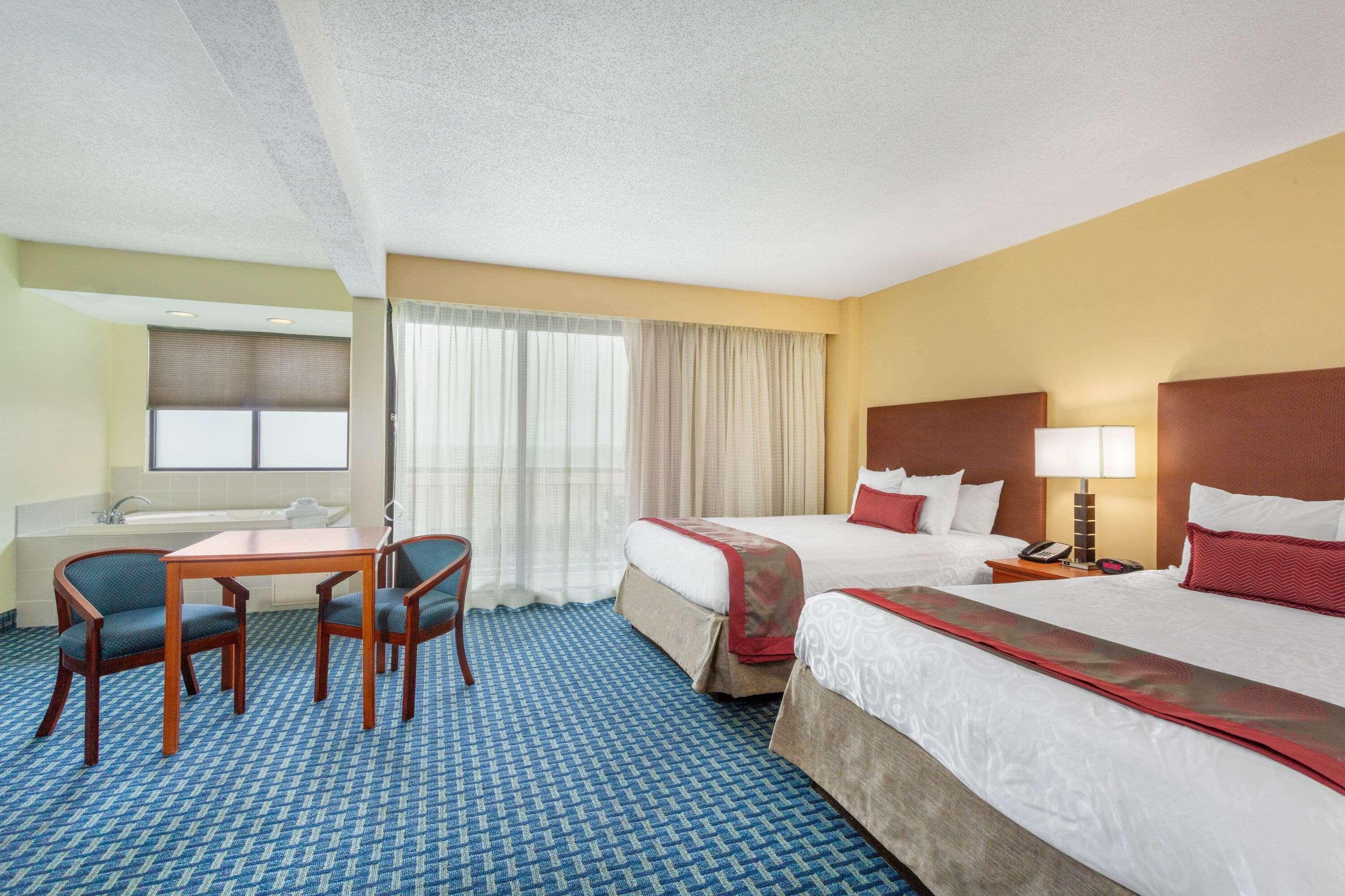 Ramada Plaza By Wyndham Virginia Beach Oceanfront Екстериор снимка