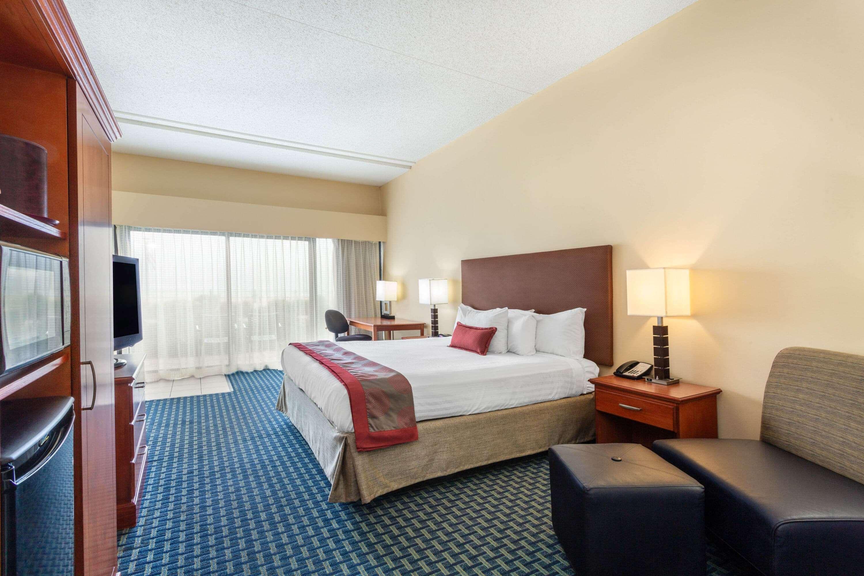 Ramada Plaza By Wyndham Virginia Beach Oceanfront Екстериор снимка