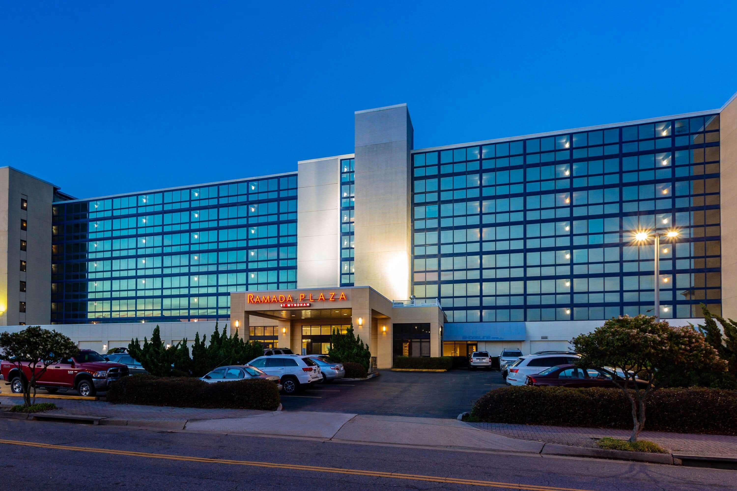Ramada Plaza By Wyndham Virginia Beach Oceanfront Екстериор снимка