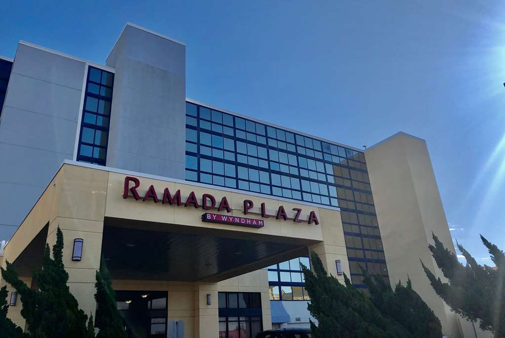 Ramada Plaza By Wyndham Virginia Beach Oceanfront Екстериор снимка